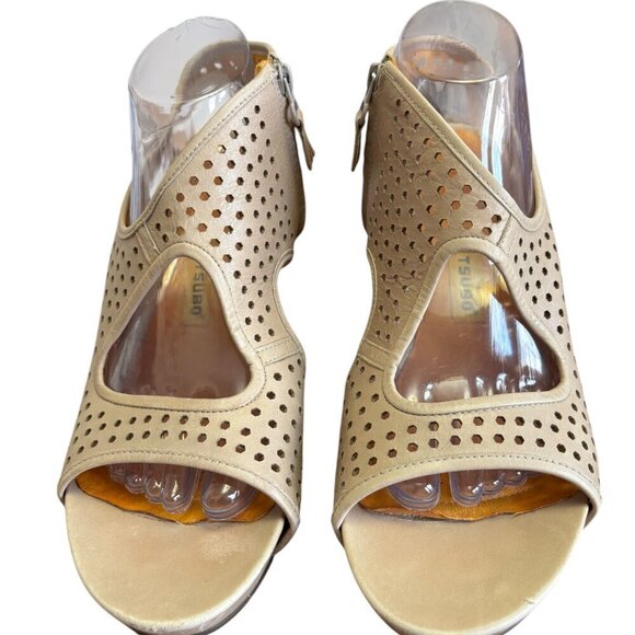 Tsubo Casio Heels Open Toe Perforated Size 10 - Picture 2 of 8